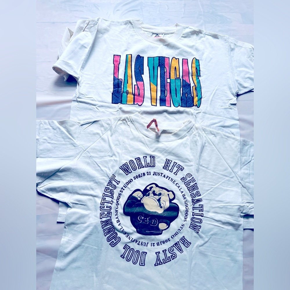 vintage men's white graphic tee shirts XL 1990s Set of 2